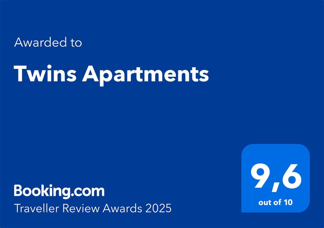 Twins Apartments Flic en Flac Ngoại thất bức ảnh