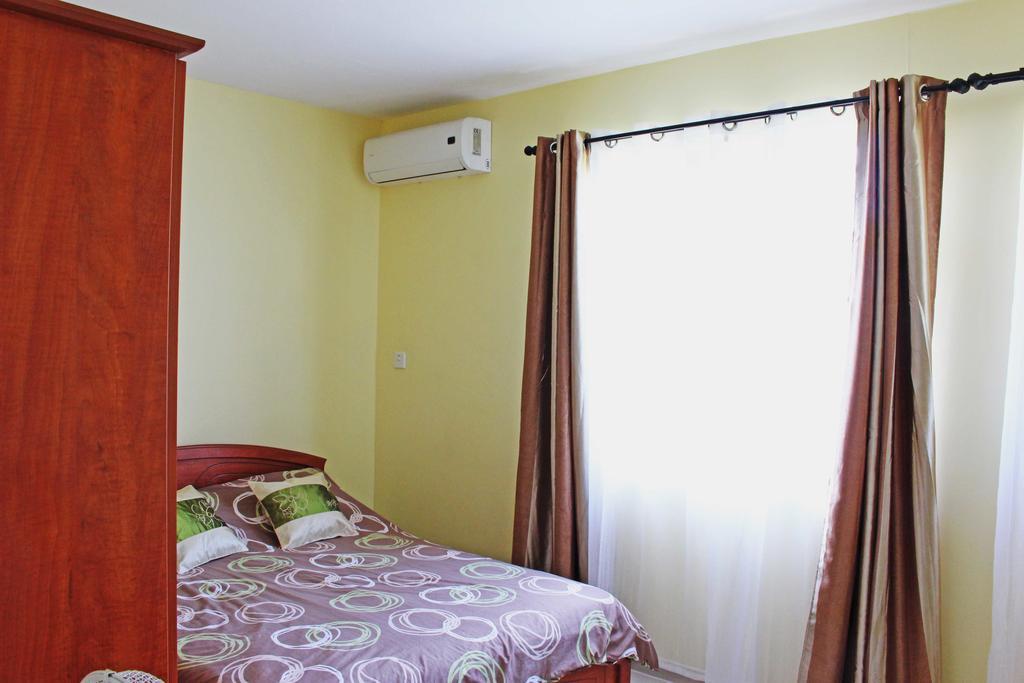 Twins Apartments Flic en Flac Ngoại thất bức ảnh