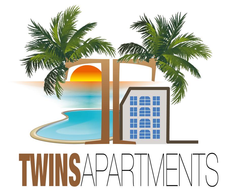 Twins Apartments Flic en Flac Ngoại thất bức ảnh