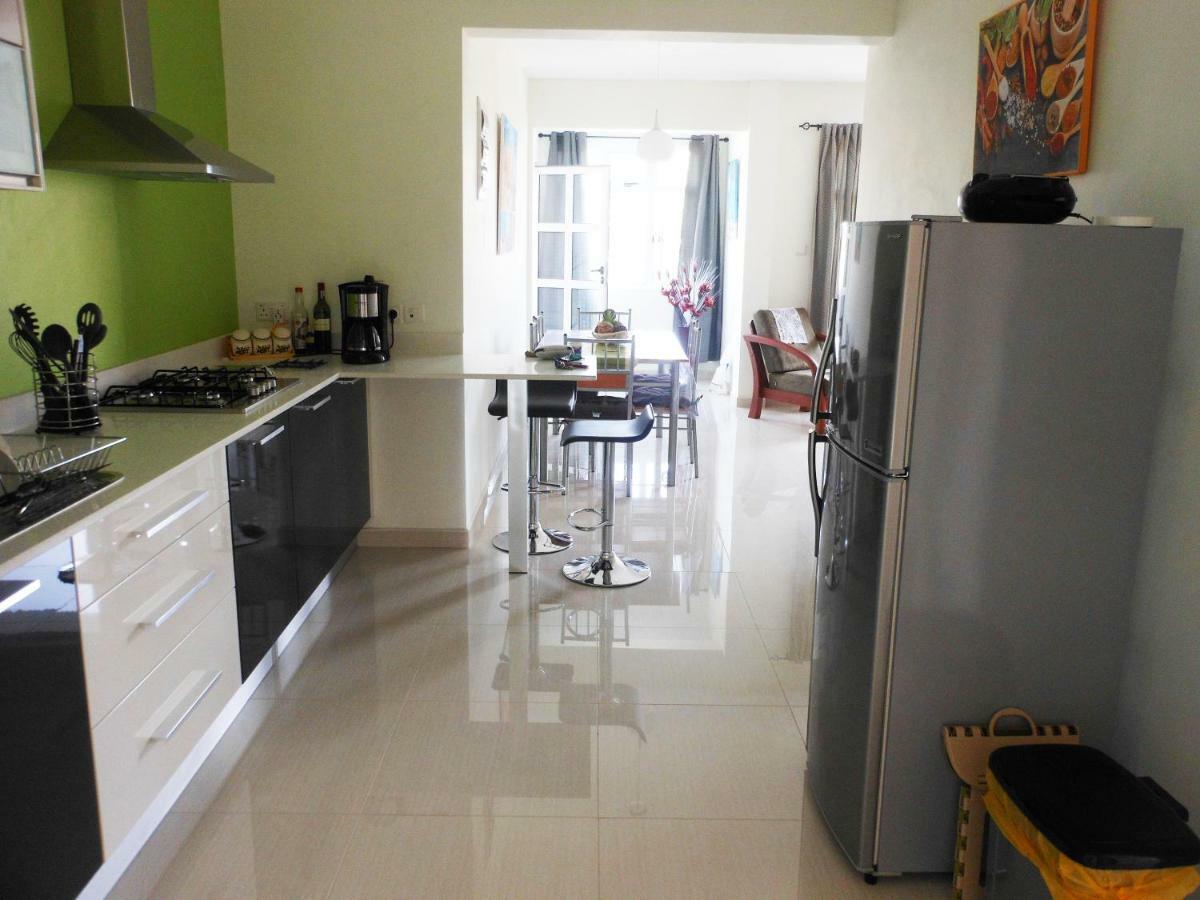 Twins Apartments Flic en Flac Ngoại thất bức ảnh