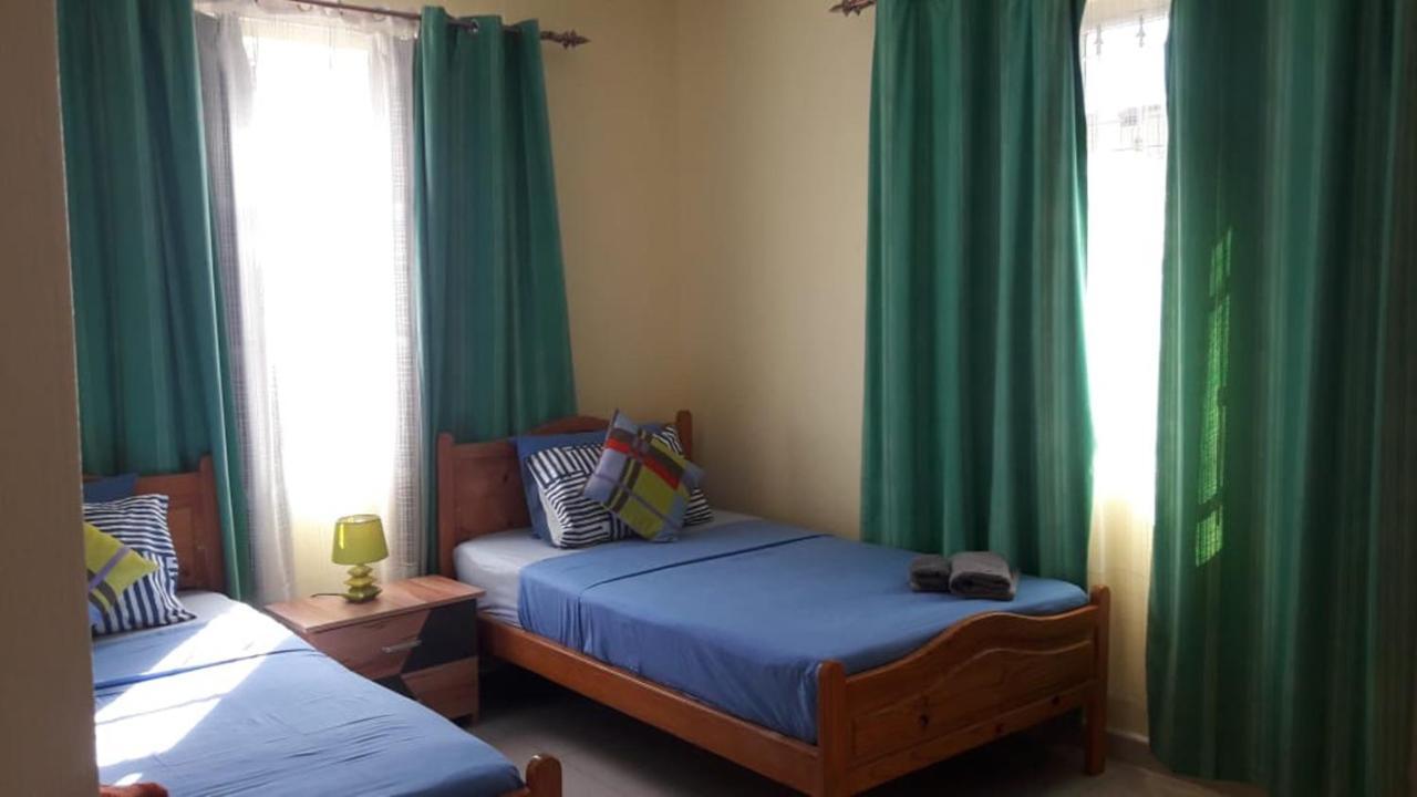 Twins Apartments Flic en Flac Ngoại thất bức ảnh